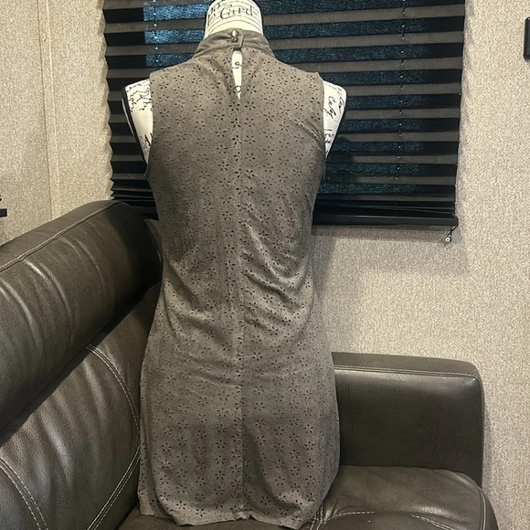 Trixxi Women’s‎ High Neck Faux Suede Floral Mini Shift Dress Size XS - Picture 7 of 7